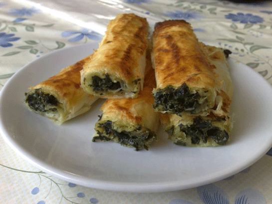 Baklava Yufkasından Ispanaklı Börek