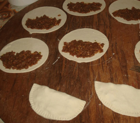 Mayalı Çiğ Börek Tarifi ve Malzemeleri