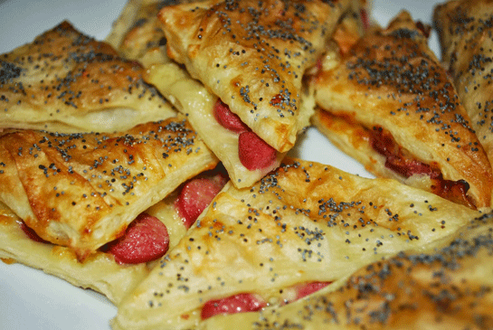 Sosisli Kaşarlı Börek Tarifi ve Malzemeleri