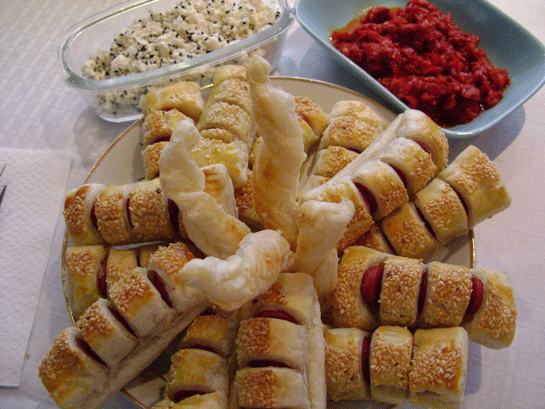 Sosisli Milföy Böreği Tarifi ve Malzemeleri